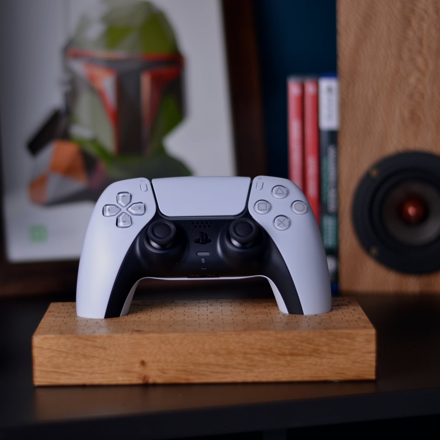 Wooden stand with d-pad design for Playstation 5 dualsense controller