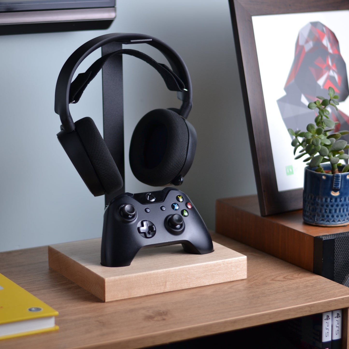 Headset and Controller stand for Xbox One Controller