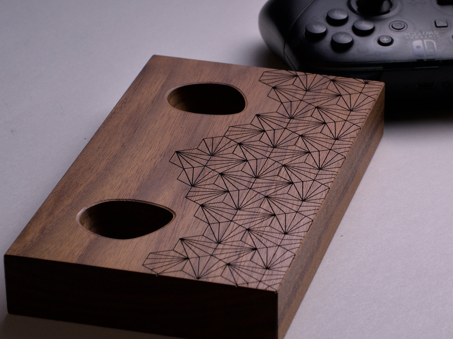 Wooden stand with geometric pattern for Nintendo switch pro controller